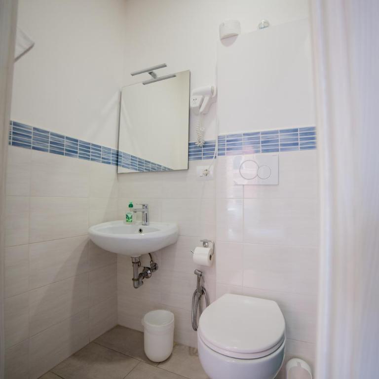Cosmo GuestHouse - Camera Matrimoniale con Bagno Privato - 28