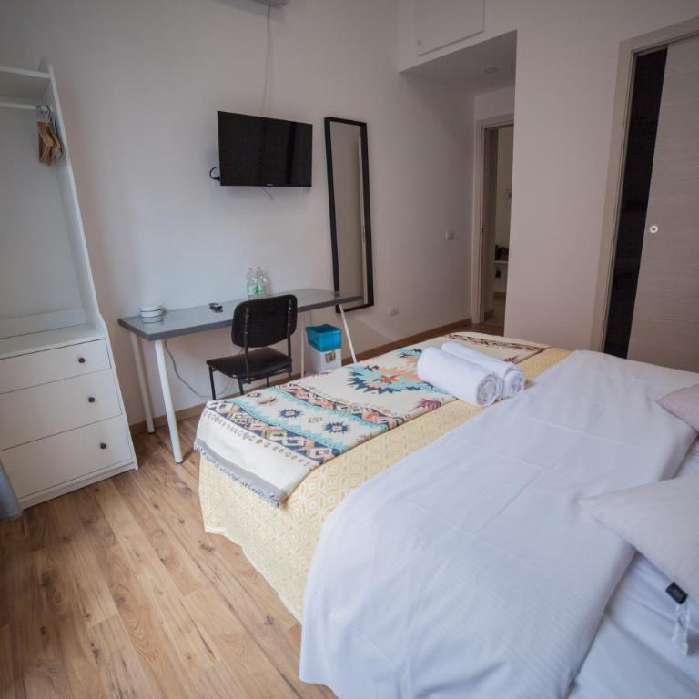Cosmo GuestHouse - Camera Matrimoniale con Bagno Privato - 39