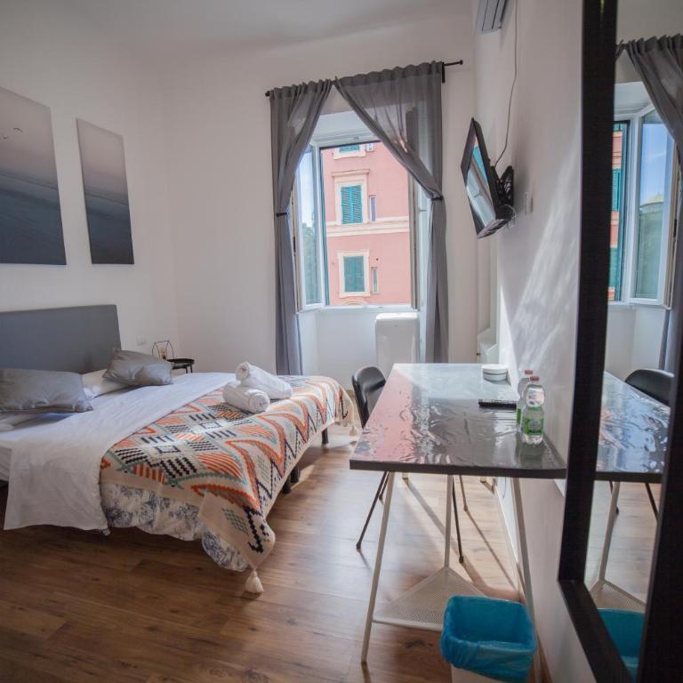 Cosmo GuestHouse - Camera Matrimoniale con Bagno Privato - 41
