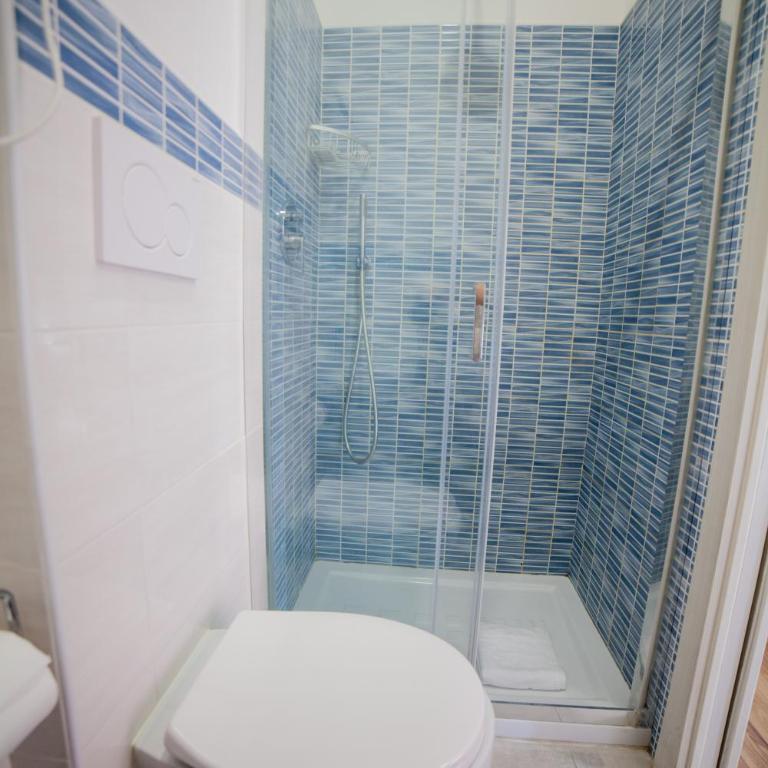 Cosmo GuestHouse - Camera Matrimoniale con Bagno Privato - 42