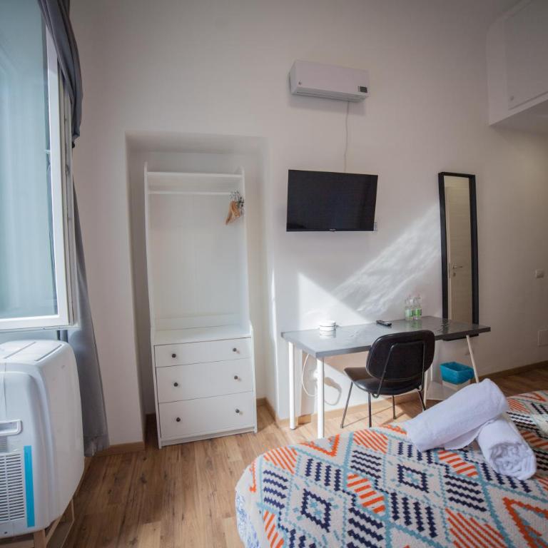 Cosmo GuestHouse - Camera Matrimoniale con Bagno Privato - 44