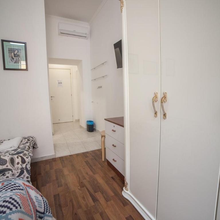 Cosmo Terzo GuestHouse Roma - Camera Tripla con Bagno Privato - 22