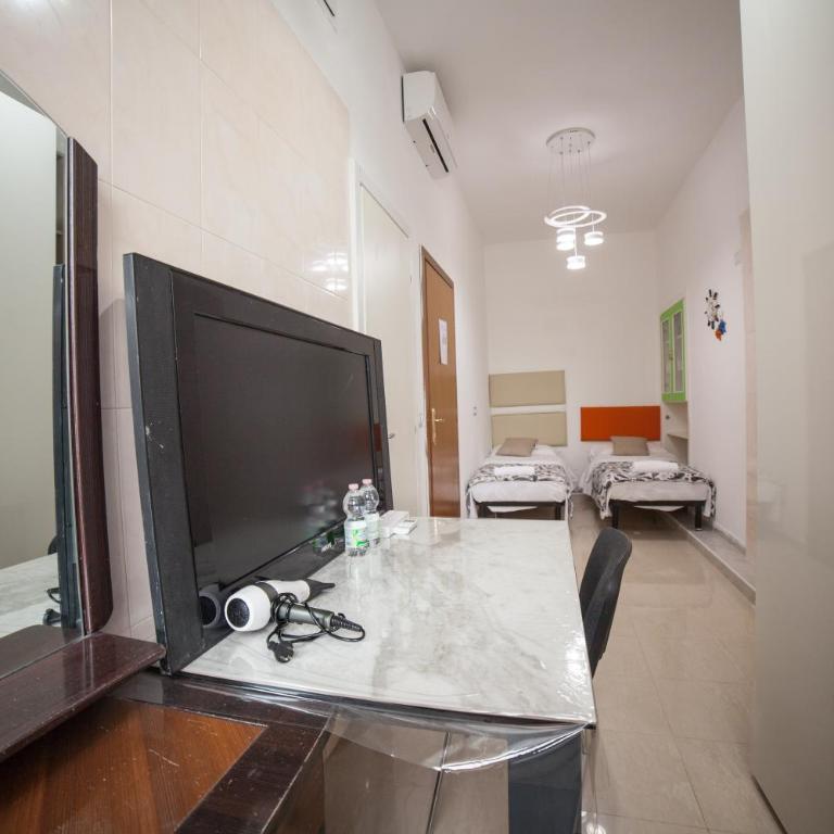 Cosmo Terzo GuestHouse Roma - Camera Budget Doppia con Letti Singoli - 15