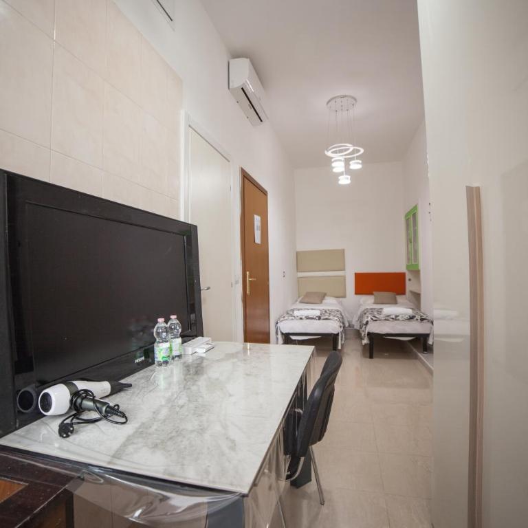 Cosmo Terzo GuestHouse Roma - Camera Budget Doppia con Letti Singoli - 14