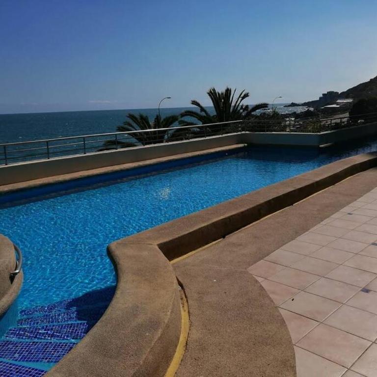 Hermoso departamento frente al mar - Three-Bedroom Apartment - 2