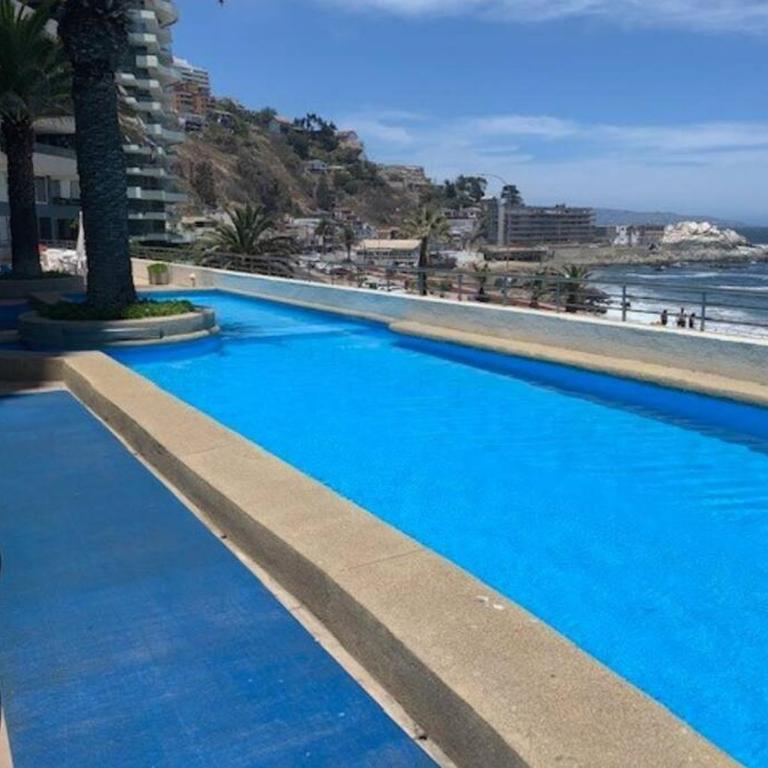 Hermoso departamento frente al mar - Three-Bedroom Apartment - 8