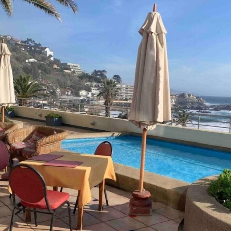 Hermoso departamento frente al mar - Three-Bedroom Apartment - 12