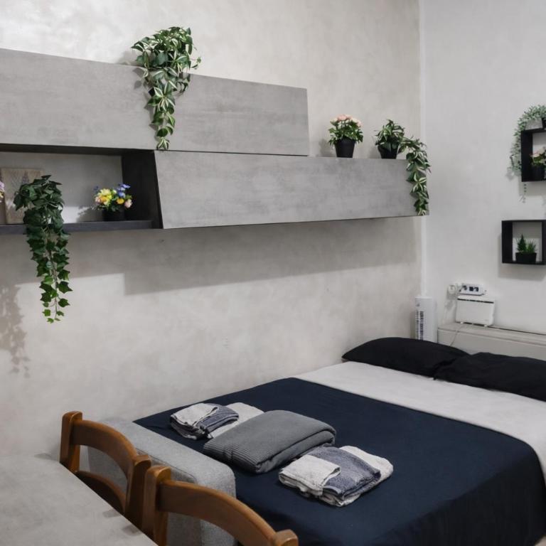 Golden Stay Rome - Golden Room with Private Kitchen and Garden - Close to Metro C - Zimmer mit Kingsize-Bett und Gartenblick. - 12