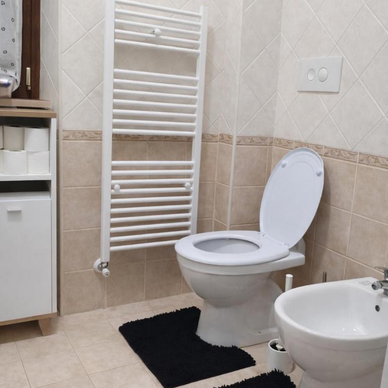 Golden Stay Rome - Golden Room with Private Kitchen and Garden - Close to Metro C - Zimmer mit Kingsize-Bett und Gartenblick. - 16