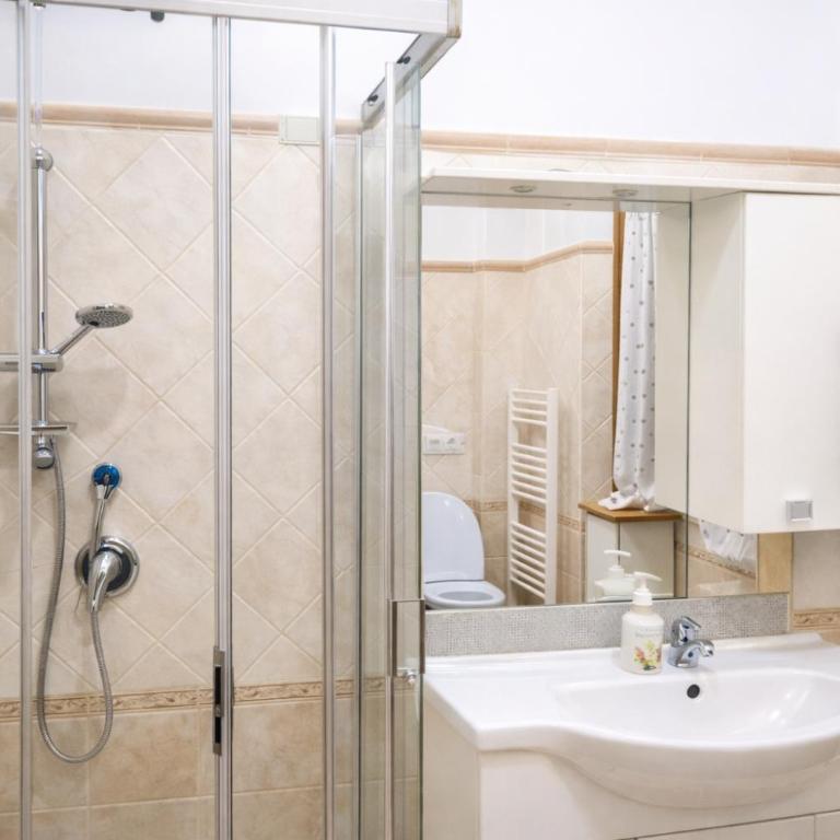 Golden Stay Rome - Golden Room with Private Kitchen and Garden - Close to Metro C - Zimmer mit Kingsize-Bett und Gartenblick. - 19
