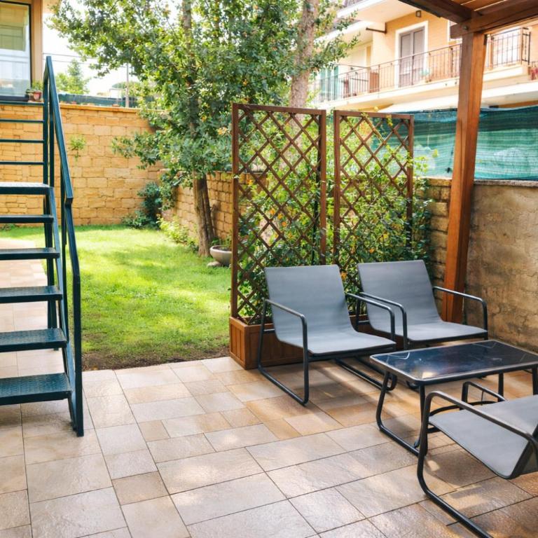Golden Stay Rome - Golden Room with Private Kitchen and Garden - Close to Metro C - Zimmer mit Kingsize-Bett und Gartenblick. - 5