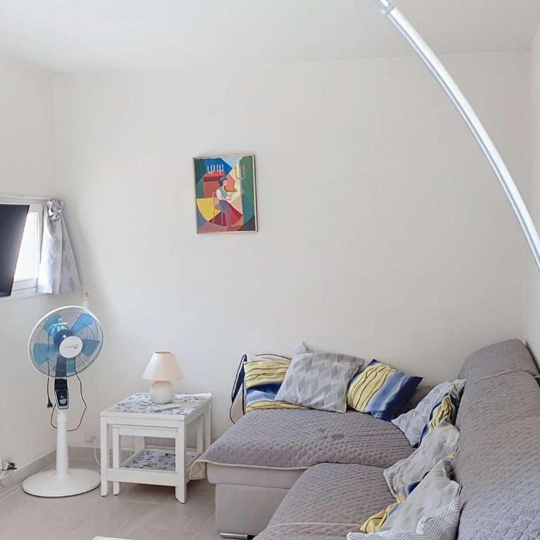 T3 Climatisé avec Terrasse - Accès Plage, Animaux Acceptés - FR-1-610-122 - Apartment - 2