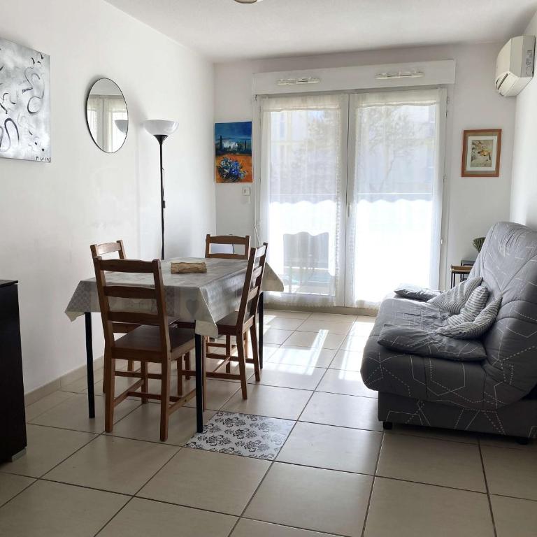 Appartement T2 avec Climatisation et Terrasse à Balaruc-les-Bains - FR-1-553-320 - Appartement - 2