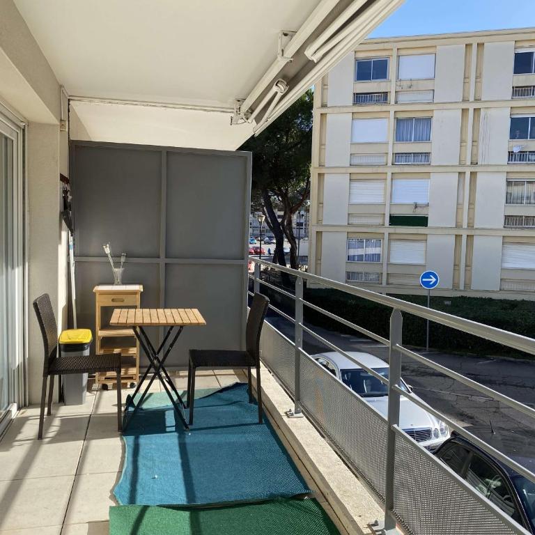 Appartement T2 avec Climatisation et Terrasse à Balaruc-les-Bains - FR-1-553-320 - Appartement - 13