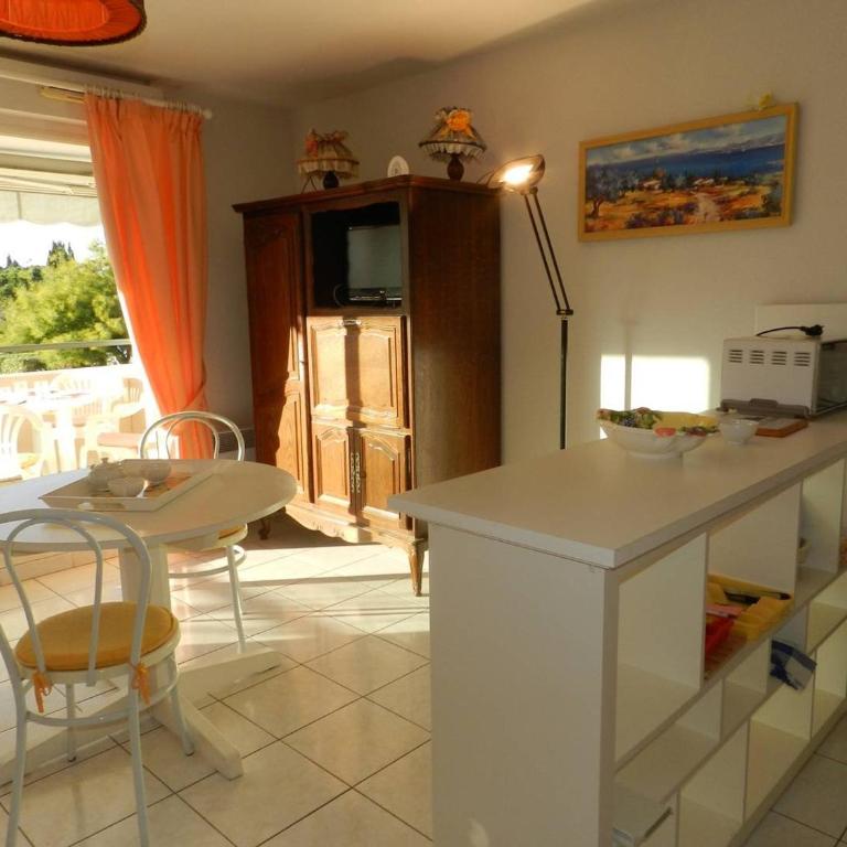 Studio avec Terrasse - Le Lavandou - FR-1-251-931 - Appartement - 3