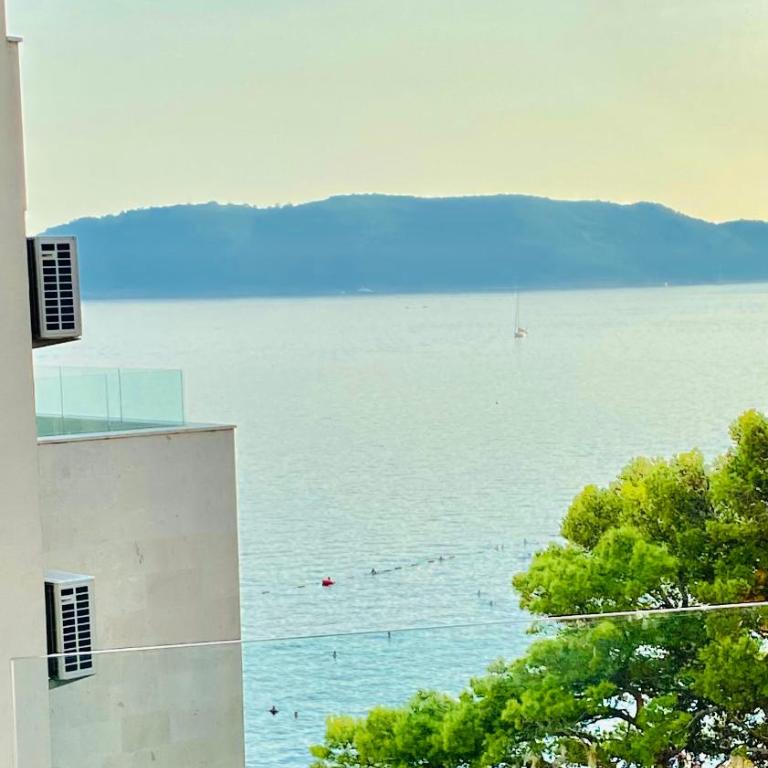 Luxury Sea View Apartment Budva, Beachfront Rafailovici - Apartman sa 1 Spavaćom Sobom - 2