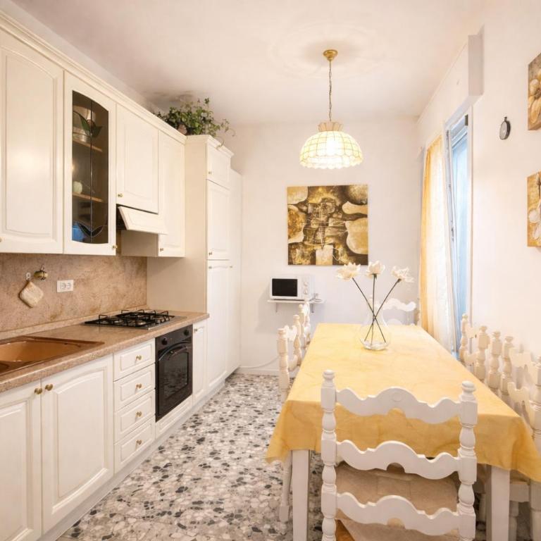 Villa Nadia - Carraro Immobiliare - Family Apartments - Appartamento con 2 Camere da Letto - 2