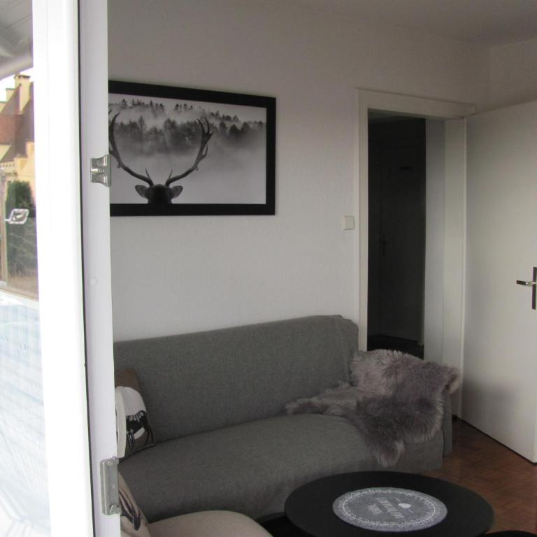 #1Komfortables helles Gästezimmer mit Balkon mit Gemeinschaftsbad W-Lan Airport nah Late Night Check in Haus Nr 9,5 - Apartment mit 1 Schlafzimmer - 8