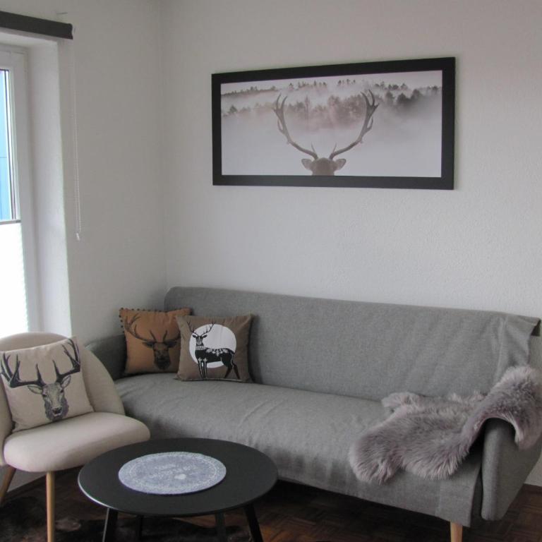 #1Komfortables helles Gästezimmer mit Balkon mit Gemeinschaftsbad W-Lan Airport nah Late Night Check in Haus Nr 9,5 - Apartment mit 1 Schlafzimmer - 3