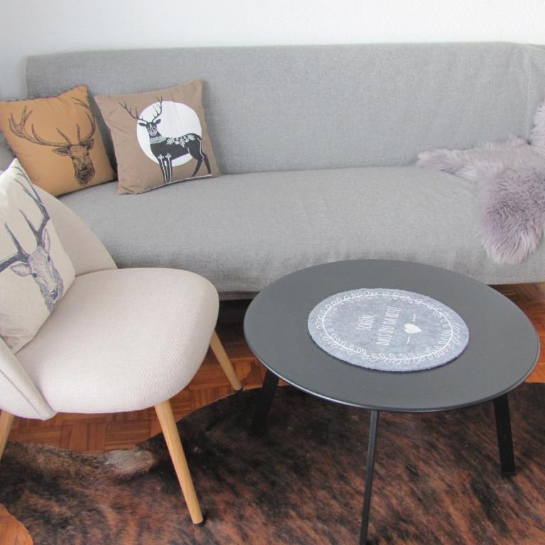 #1Komfortables helles Gästezimmer mit Balkon mit Gemeinschaftsbad W-Lan Airport nah Late Night Check in Haus Nr 9,5 - Apartment mit 1 Schlafzimmer - 4