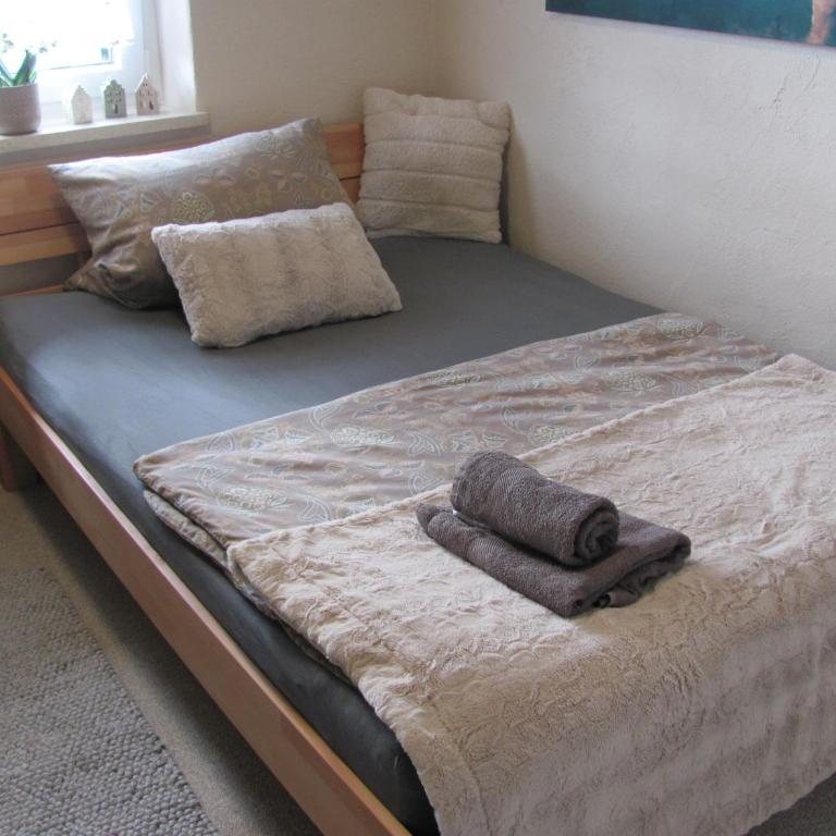 #2 Komfortables großzügiges Gästezimmer mit Gemeinschaftsbad W-Lan Airport nah Late Night Check in Haus Nr 9,5 - Deluxe Zimmer - 3