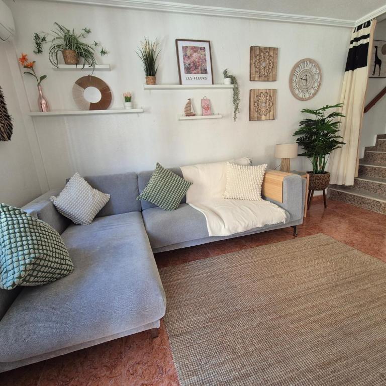 Holiday home in Costa Blanca - 3 bedroom house with pool sleeps 8, close to beach - Casa de 3 dormitorios - 3