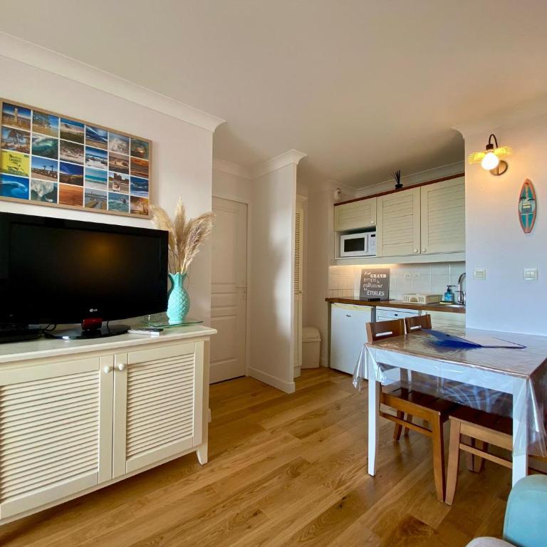 Lacanau, Résidence Bleu Marine, appartements 2e étage, exceptionnels car balcon face et vue océan avec piscine ! Et avec parking réservé - One-Bedroom Apartment - 28