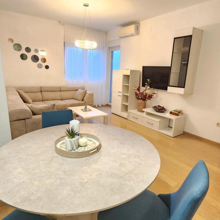 Central Light Apartment - One-Bedroom Apartment - 1