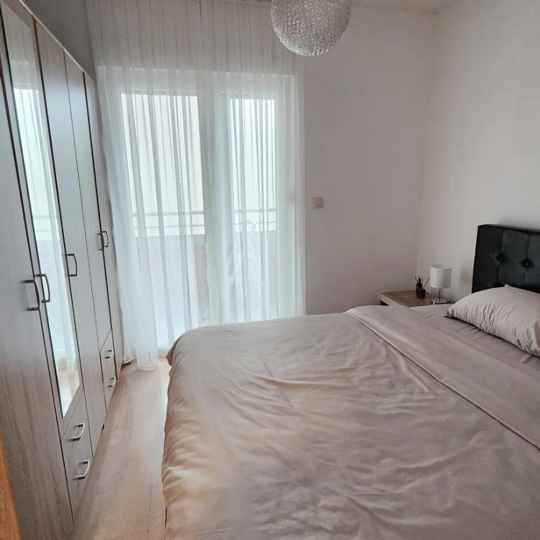 Central Light Apartment - One-Bedroom Apartment - 8
