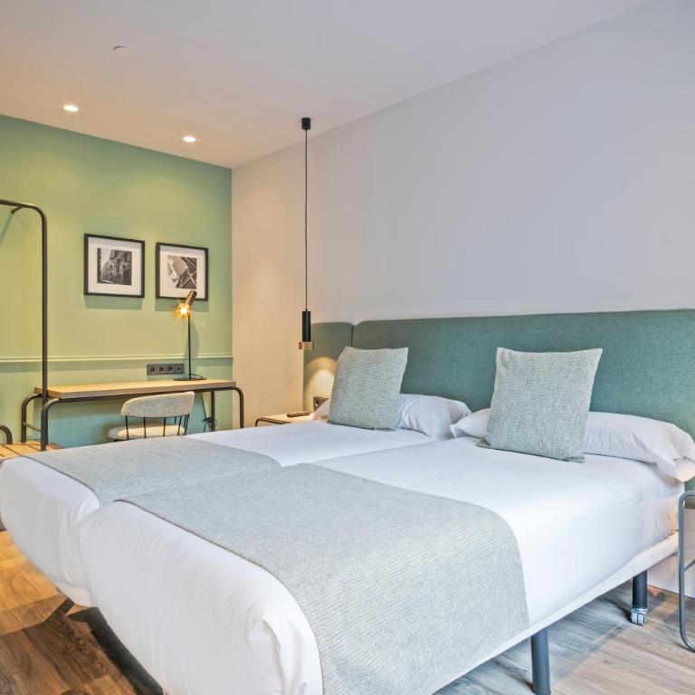 Hotel Via Augusta - Twin Room with Balcony - 2