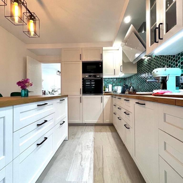 Luxury Home With Ocean View - Three-Bedroom Apartment - 3