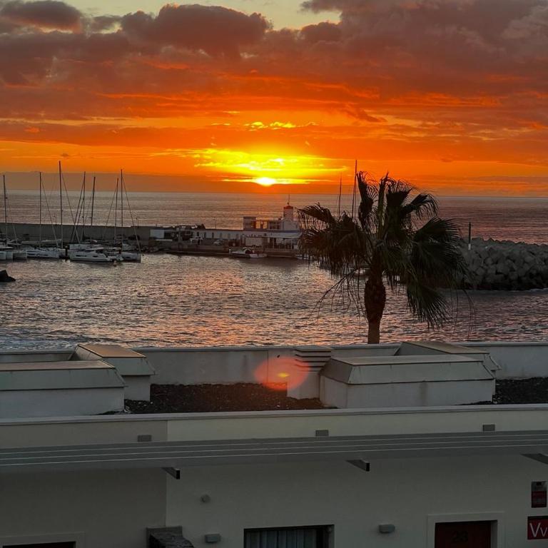 Luxury Home With Ocean View - Three-Bedroom Apartment - 5