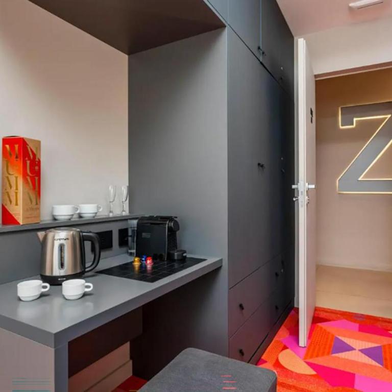 ZOE LUXURY SUITES - Double Room with Spa Bath - 33