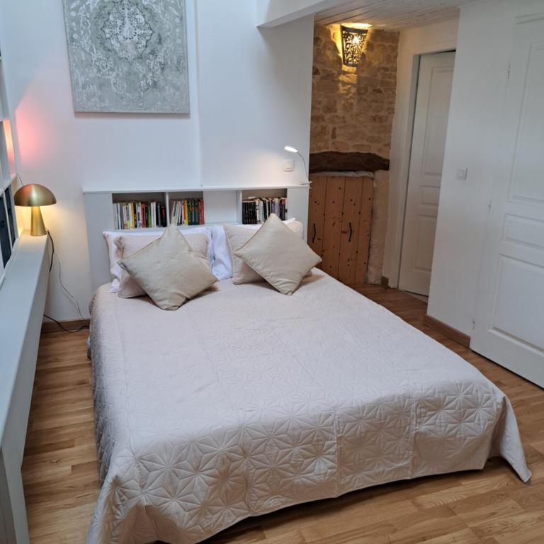 L'estrade des Alpes 45m2 petit-déjeuner inclus - Chambre Lit King-Size - Vue sur Jardin - 12