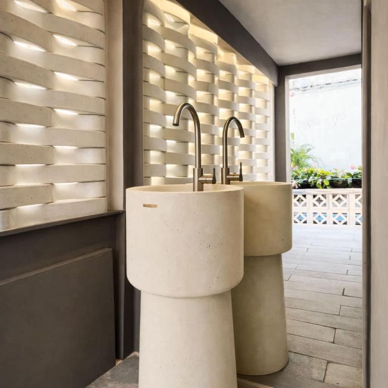NOK Luxury Colonial Villa 6BR with Pool Staff & Breakfast at Getsemani - Villa - 49