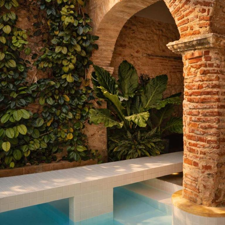 NOK Luxury Colonial Villa 6BR with Pool Staff & Breakfast at Getsemani - Villa - 68
