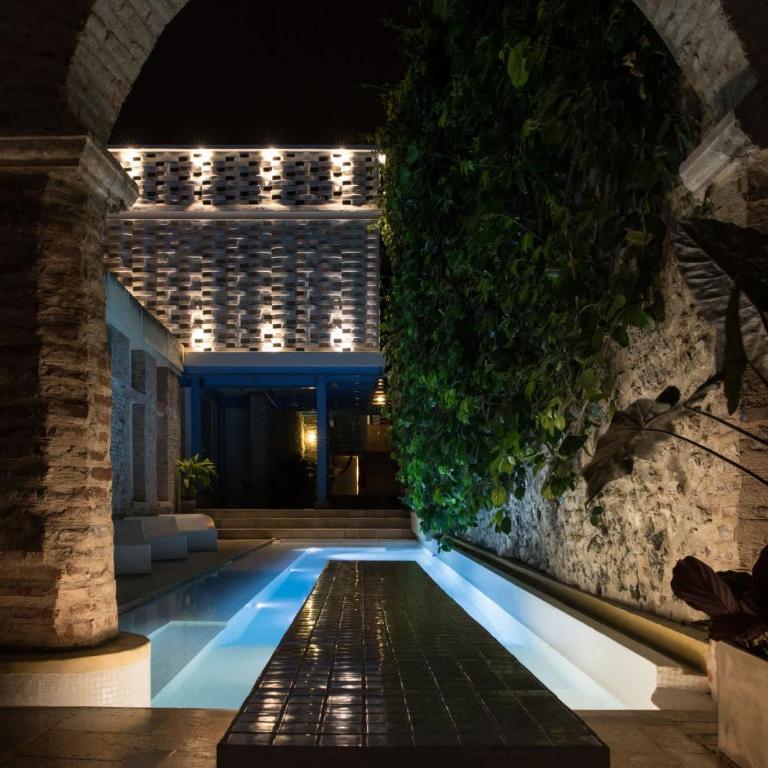 NOK Luxury Colonial Villa 6BR with Pool Staff & Breakfast at Getsemani - Villa - 76