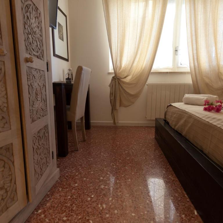 Piazza Marina - Double Room with Private External Bathroom - 19