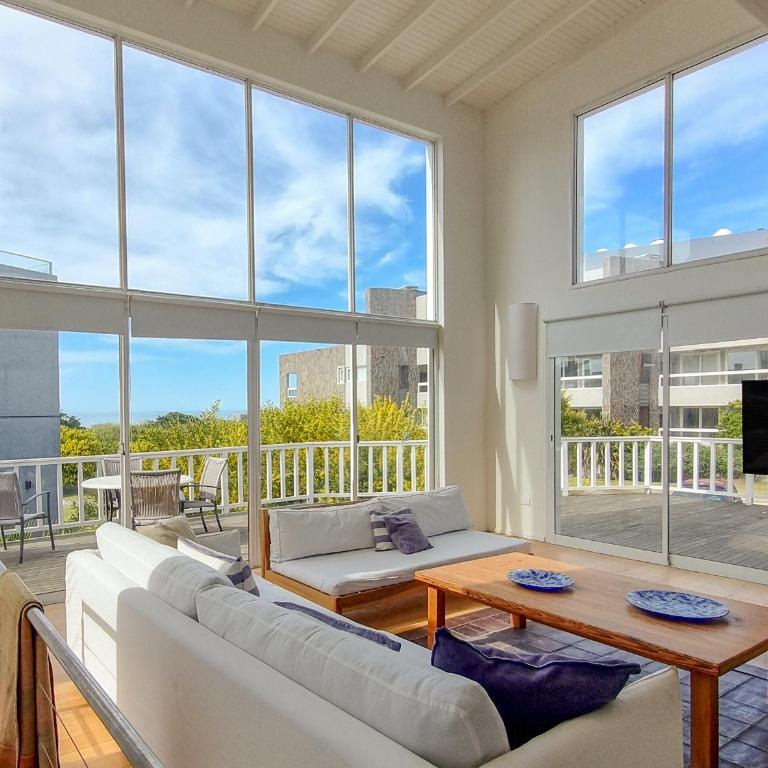 Casa con vista al mar sobre médano - Three-Bedroom House - 1
