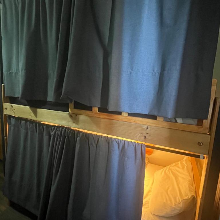 TQCaleta Downtown - Hostel & Cowork - Bed in 6-Bed Mixed Dormitory Room - 5
