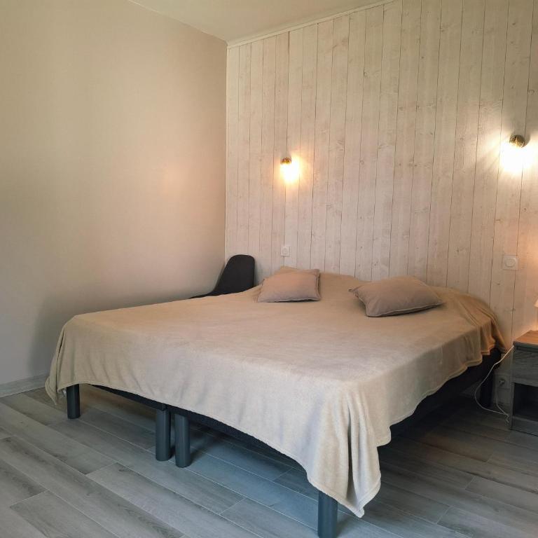 Maison rénovée à 300 m de la plage - Maison 3 Chambres - 11