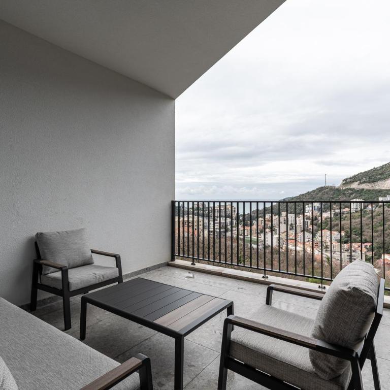 Stunning Bečići Apartment - One-Bedroom Apartment - 2