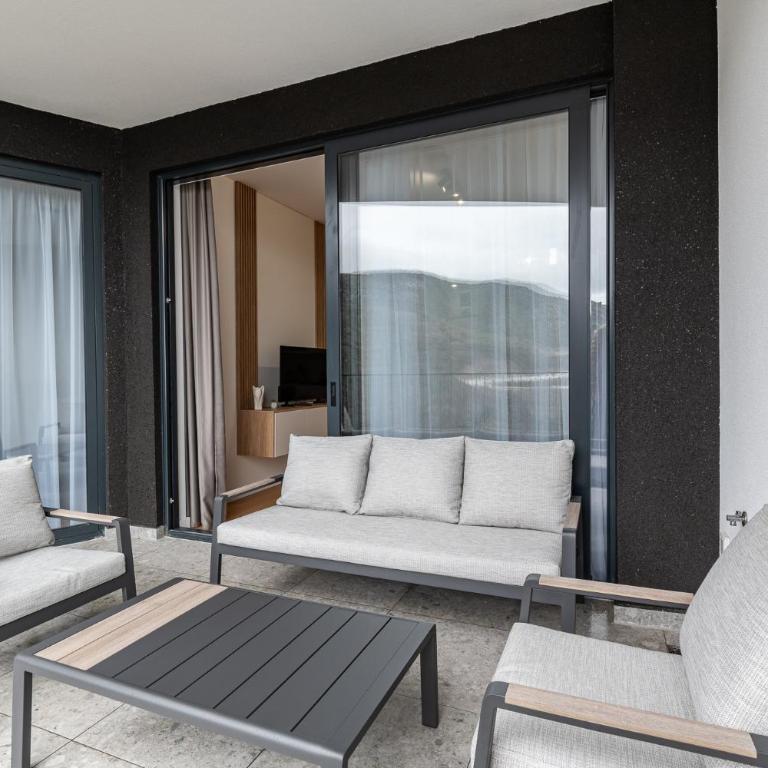 Stunning Bečići Apartment - One-Bedroom Apartment - 13