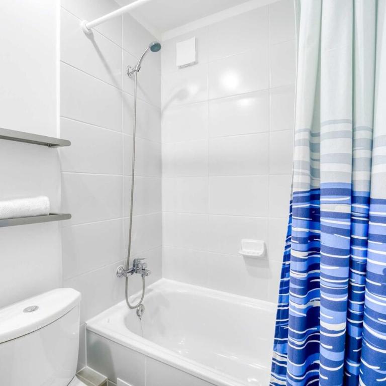 Puyai Breeze with Balcony & Free Parking, 6 guest, Cozy - Three-Bedroom Apartment - 11