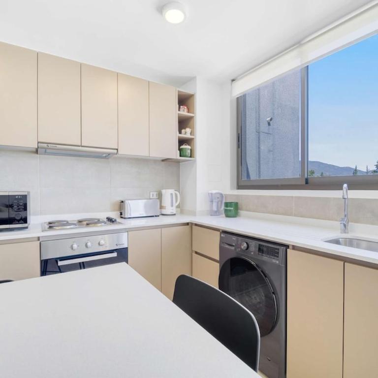 Puyai Breeze with Balcony & Free Parking, 6 guest, Cozy - Three-Bedroom Apartment - 12