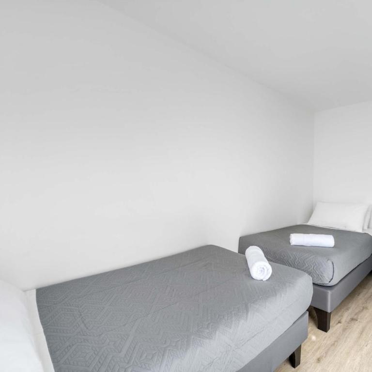 Puyai Breeze with Balcony & Free Parking, 6 guest, Cozy - Three-Bedroom Apartment - 17