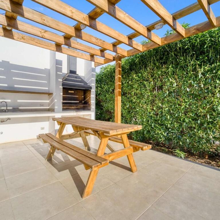 Puyai Breeze with Balcony & Free Parking, 6 guest, Cozy - Three-Bedroom Apartment - 24