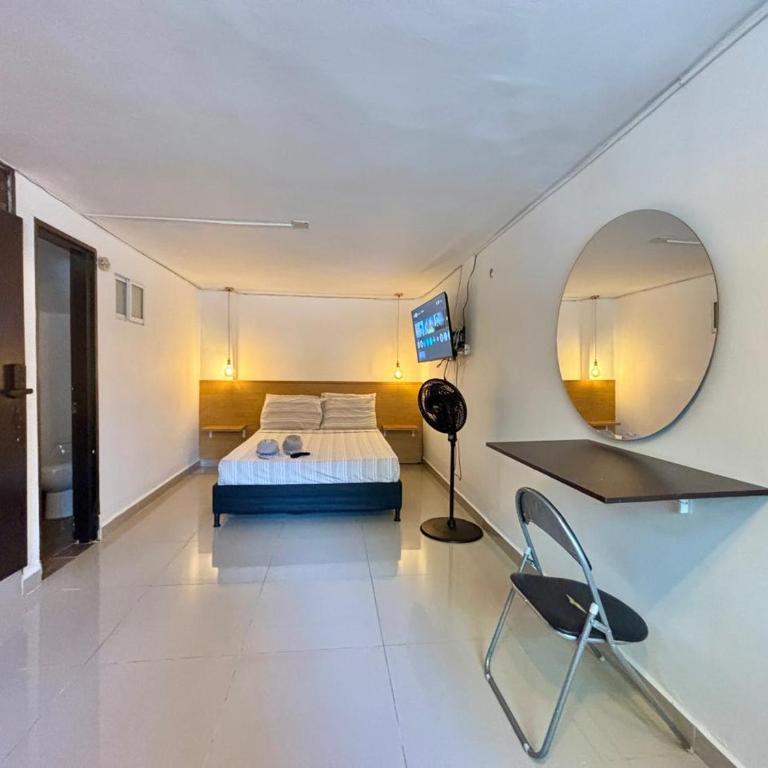 Apartaestudio en Laureles-plaza mayor-Av 33-laundry-wifi - Studio - 1