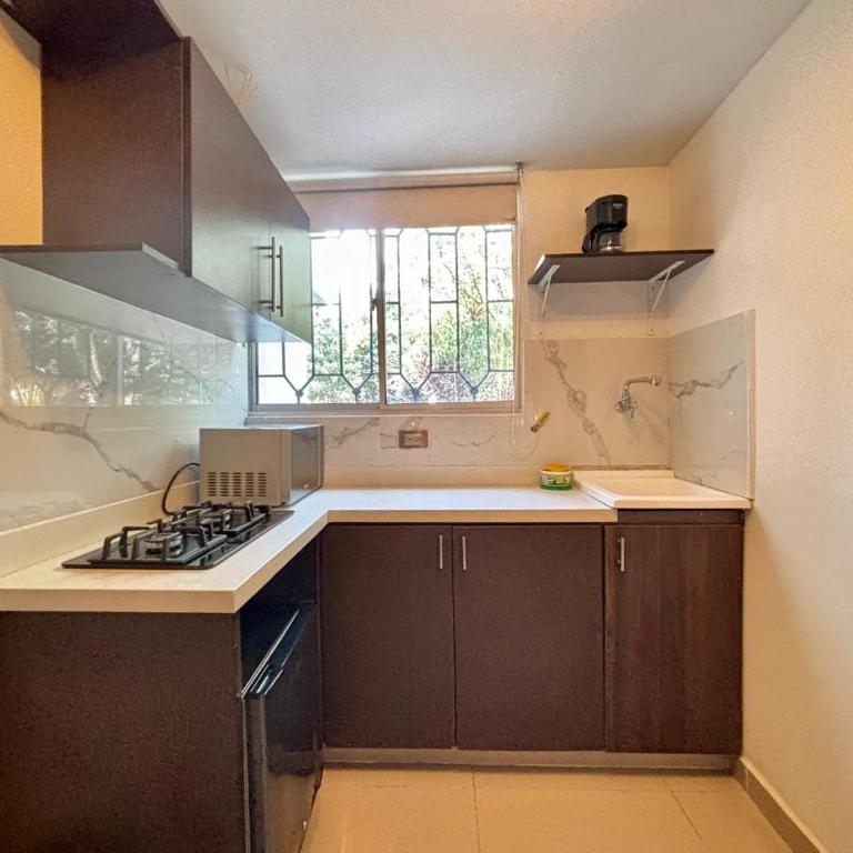 Apartaestudio en Laureles-plaza mayor-Av 33-laundry-wifi - Studio - 6