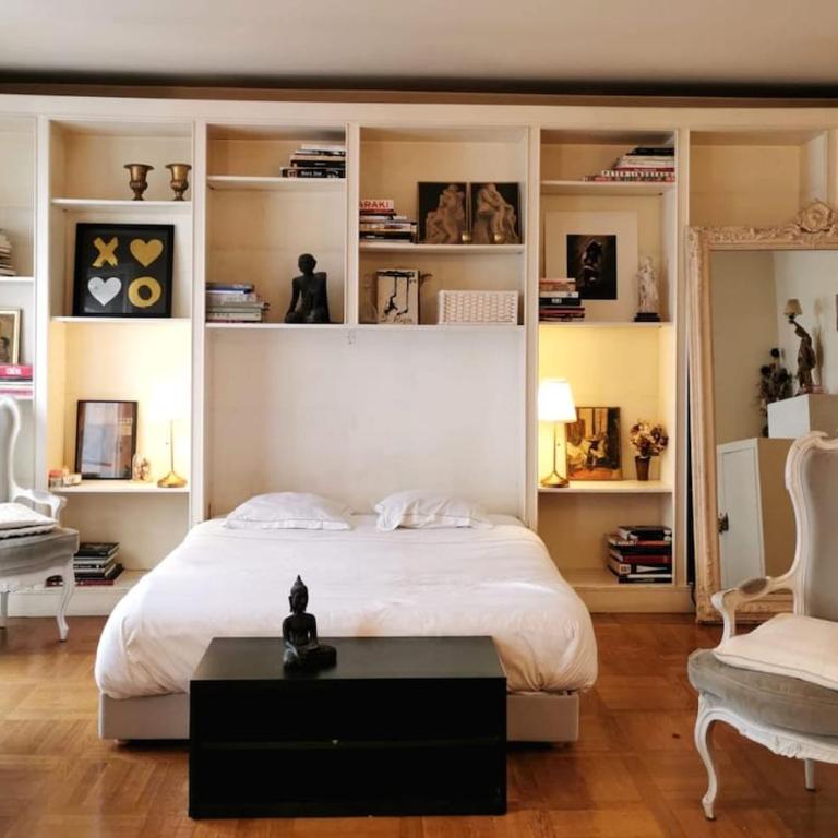 A large artistic-style studio in Panthéon - One-Bedroom Apartment - 1